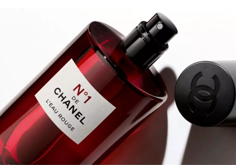 New: N°1 de Chanel L'Eau Rouge Chanel by - WikiScents